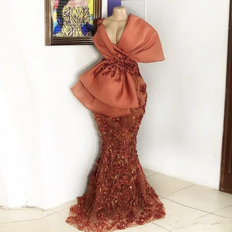 Afrikansk plus storlek kväll klänningar med spets 3d blommiga applikationer pärlor mermaid prom klänning stor båge lång djupa v nacke formella festklänningar