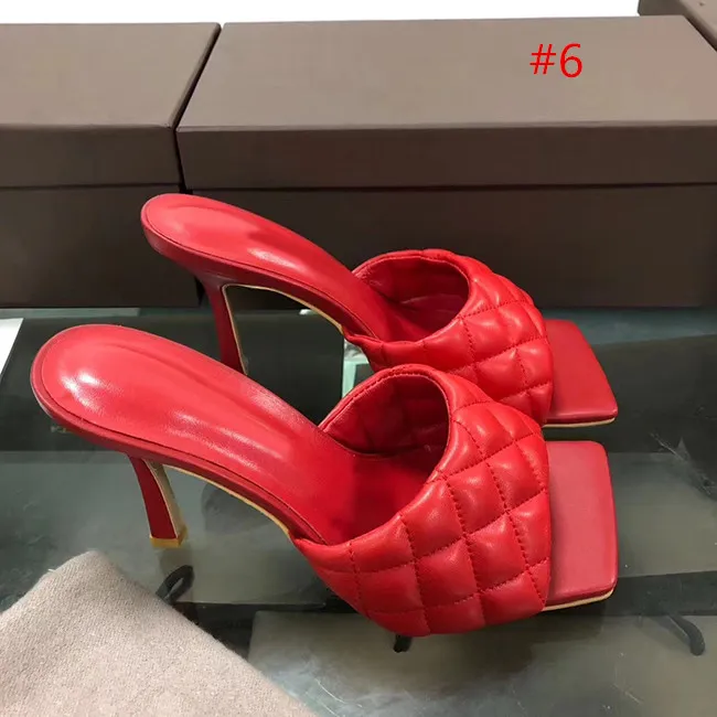 Vente chaude-Designer tête carrée avec clous talons hauts rivets en cuir véritable sandales femmes chaussures valentine chaussures à talons hauts taille 35-42 avec b