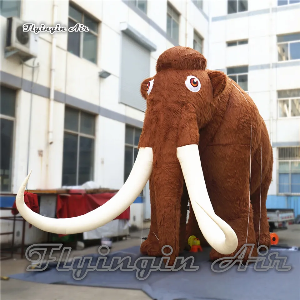 Söt stor brun uppblåsbar mammut parade Performance Cartoon Animal Mascot Air Blow Up Plysch Elephant Balloon med långa tänder för händelse