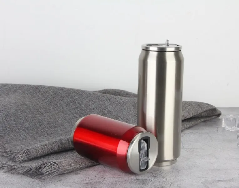Élégant 500 ml Cola Can Cooler Keeper avec couvercle et paille Bouteilles d'eau en acier inoxydable Tasse à café à double paroi