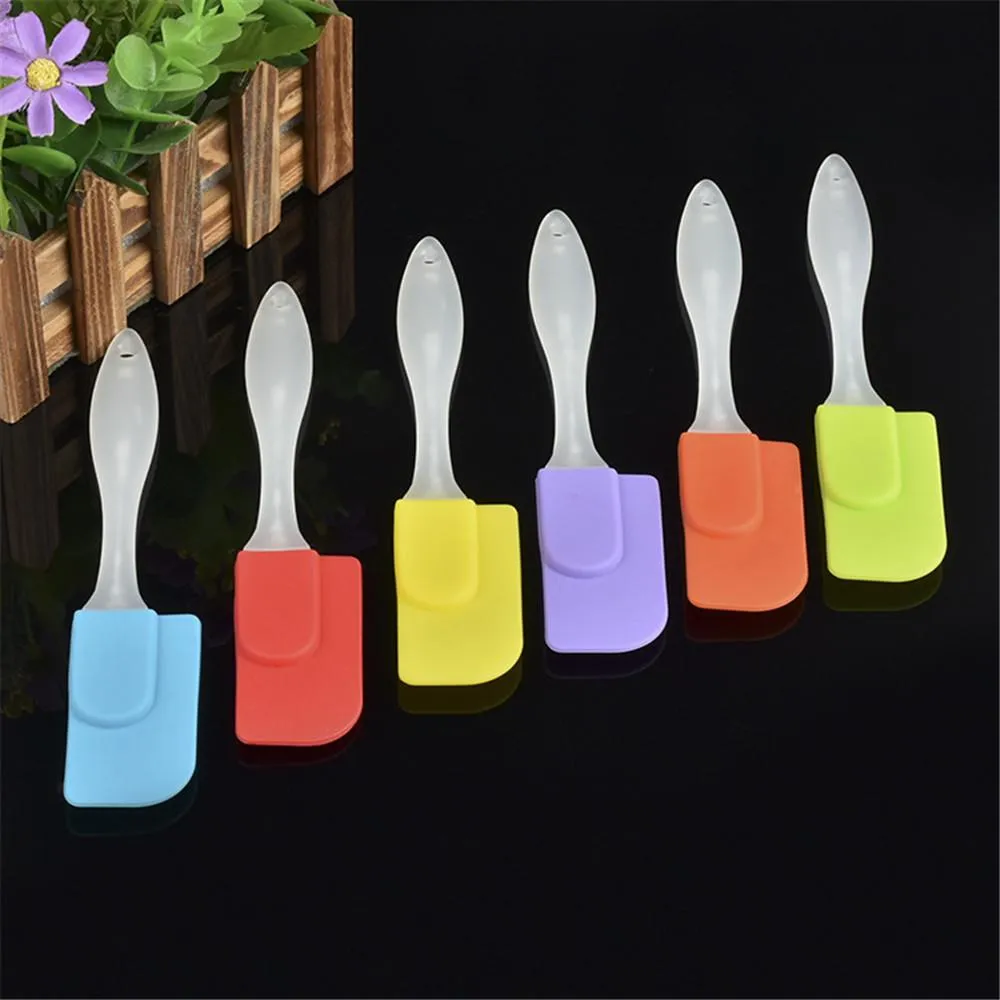 couleurs mélangées Ustensile de cuisine personnalisé brosse en silicone spatule spatule à biscuits avec manche en plastique