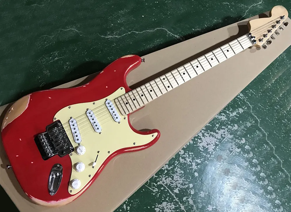 Rote E-Gitarre im Vintage-Stil mit Floyd Rose, cremefarbenem Schlagbrett, SSS-Tonabnehmern, Ahorn-Schlagbrett, kann nach Wunsch individuell angepasst werden