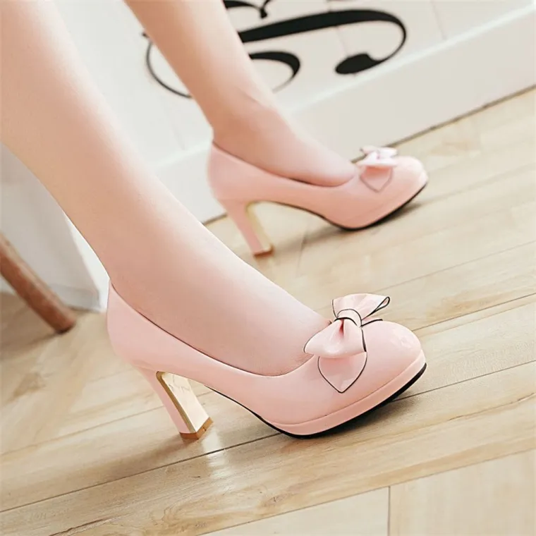 사랑스러운 검은 색 베이지 색 핑크 8cm 발 뒤꿈치 꽃 여자들의 신발 아이들의 신발 소녀의 결혼식 신발 키즈 액세서리 크기 26-37 S321038