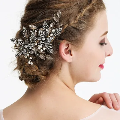 2019 Nueva boutique europea Tocados de boda para novia / Peine con inserción de flores hecho a mano / Venta caliente Accesorios para el cabello de metal con hojas de diamantes de imitación para novia