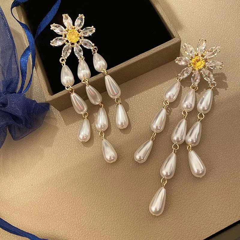 Crystal Flower Pearl Drop Örhängen för kvinnor 2020 Ny design Lång Tassel Dangler ljuskrona 925 Silver Needle Wedding Brand Smycken med CZ