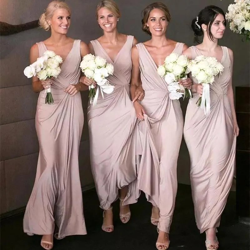 2020 Rosa Western Country Pleats Bridesmaid Dresses Garden Bohemian V Neck Golvlängd Boho Maid of Honor Gowns BM1641