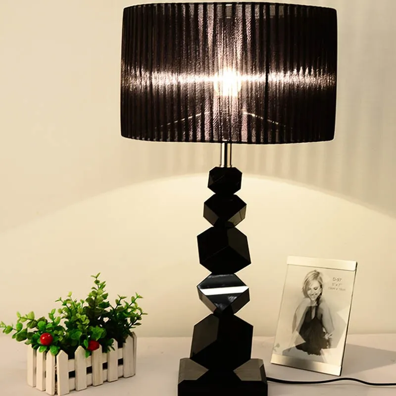 Schwarze Kristall-Tischlampen, moderne Lampen, Persönlichkeit, Kristall-Schlafzimmer-Tischlampe, kreative einfache Tischlampen für Schlafzimmer, E27