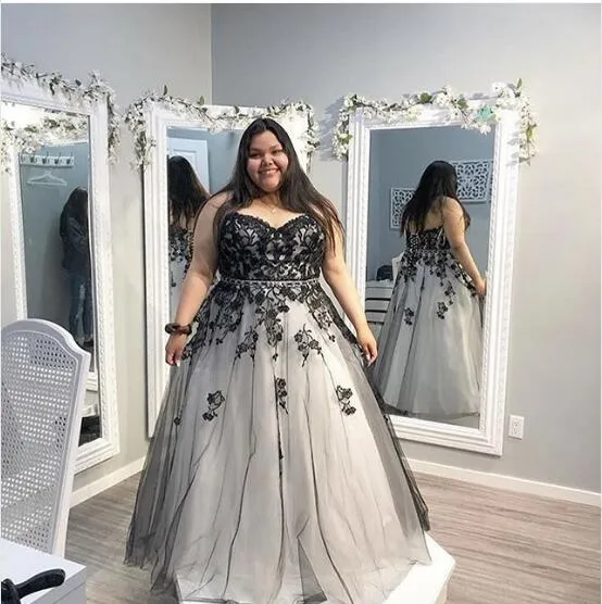 Filles noires, plus la taille longues robes de bal 2019 dentelle noire appliques Paolo Sebastian robes de soirée élégantes 2019 femmes robes de soirée