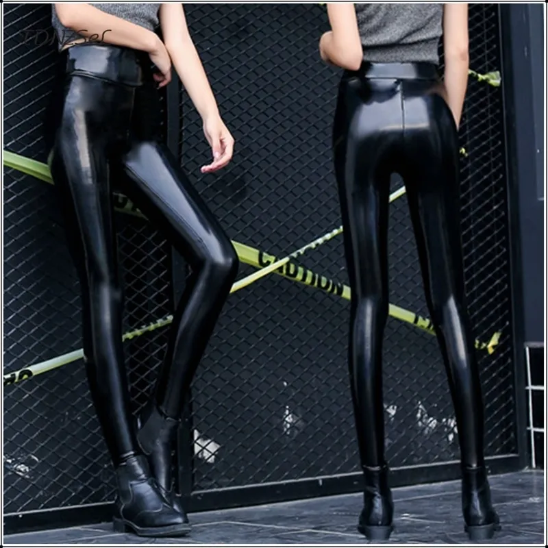 Capris Sexy Pu Patent Leather Pants光沢のあるレザー鉛筆パンツ女性ブラックラテックスガールズスリムスキニーズボン女性ソフトウォームレギングT200