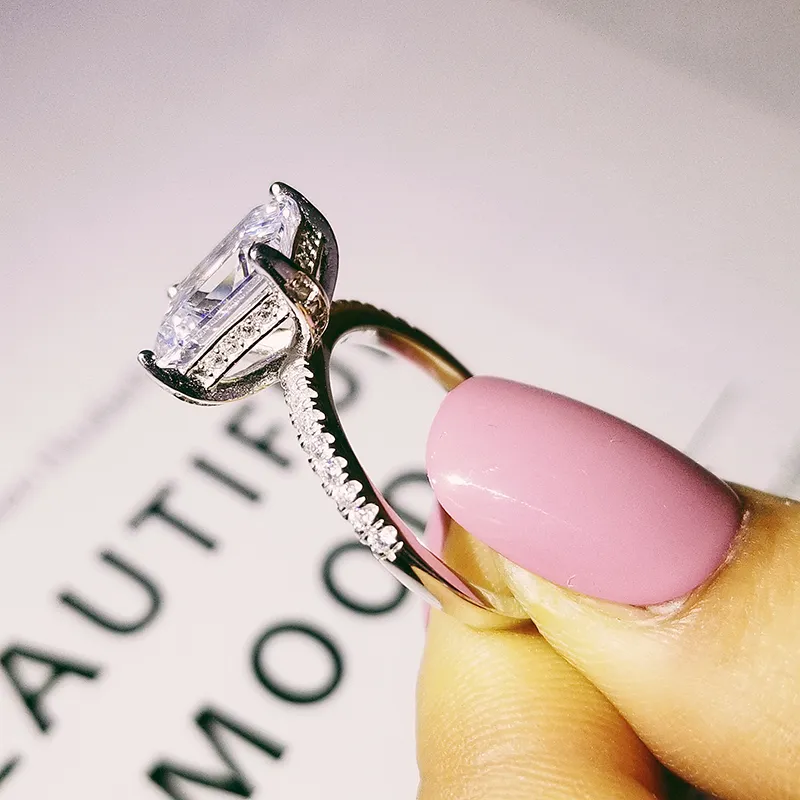 オリジナル925スターリングシルバーの婚約の結婚指輪女性のための贅沢なエメラルドカット4ctシミュレートされたダイヤモンドプラチナジュエリーサイズ5-10