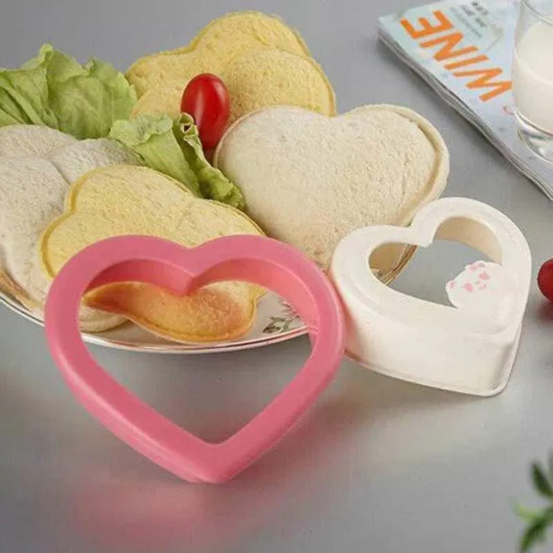 Groothandel-1 stks Gratis Verzending Ontbijt Bento DIY Hartvorm Sandwich Maker Cake Cookies Brood Mold Cutter