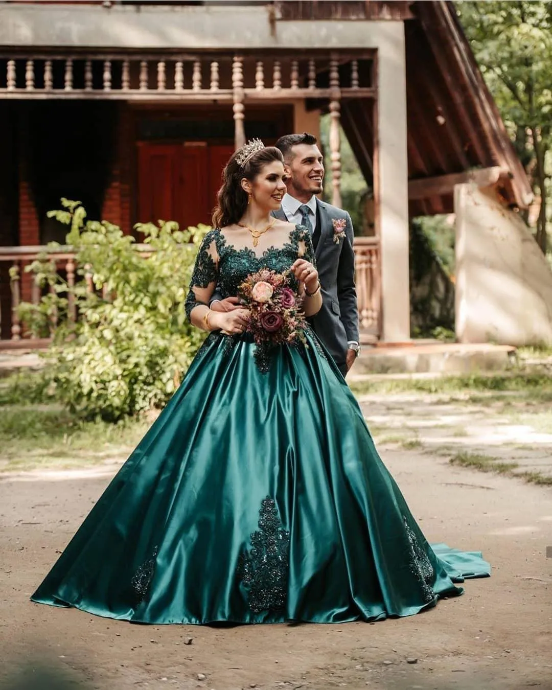 Vert Satin À Manches Courtes Robe De Bal Robe De Mariée Plus La Taille Robes De Mariée abiti da sposa 2020 élégante Robe De Mariée De Luxe Arabe Dubaï