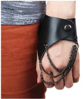 Europäische und amerikanische Punk-Handschuhe, Nicht-Mainstream-Hip-Hop-Rock-Show, Lederarmband, mehrschichtige Eisenkette, Lederhandfläche, wy144