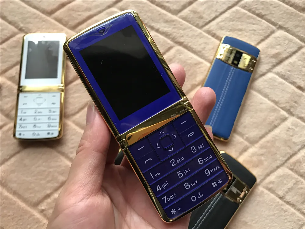 Couro de luxo Voltar Cell Phone Dual SIM Card MP3 Camera Bluetooth Arrefecer corpo de metal Desbloqueado Celular metal Mini Assinatura 8800 Celular