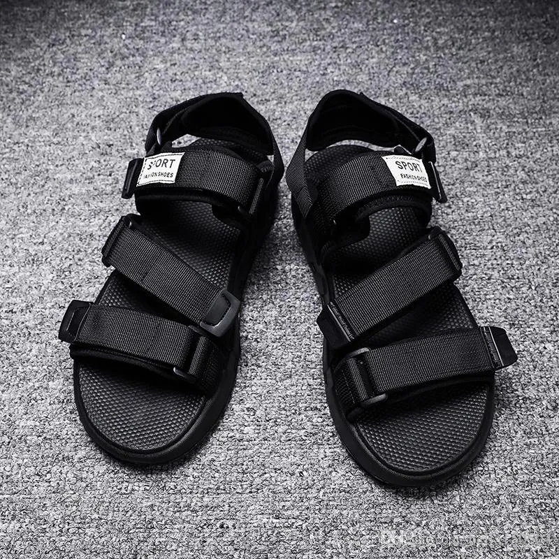 HOT REA European Brand designer Sandalsmen Summer Sandaler svart vit BLÅ Anti-halk Snabbtorkande utomhustofflor Soft Water Shoe