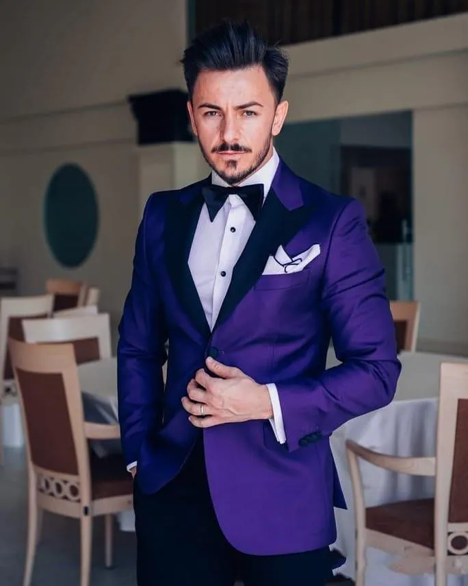 Moda Purple Groom Tuxedos Black Peak Lapel Groomsmen Ślub Smokingi Doskonałe Mężczyźni Formalna Blazer Prom Kurtka Kostium (kurtka + spodnie + krawat) 2562