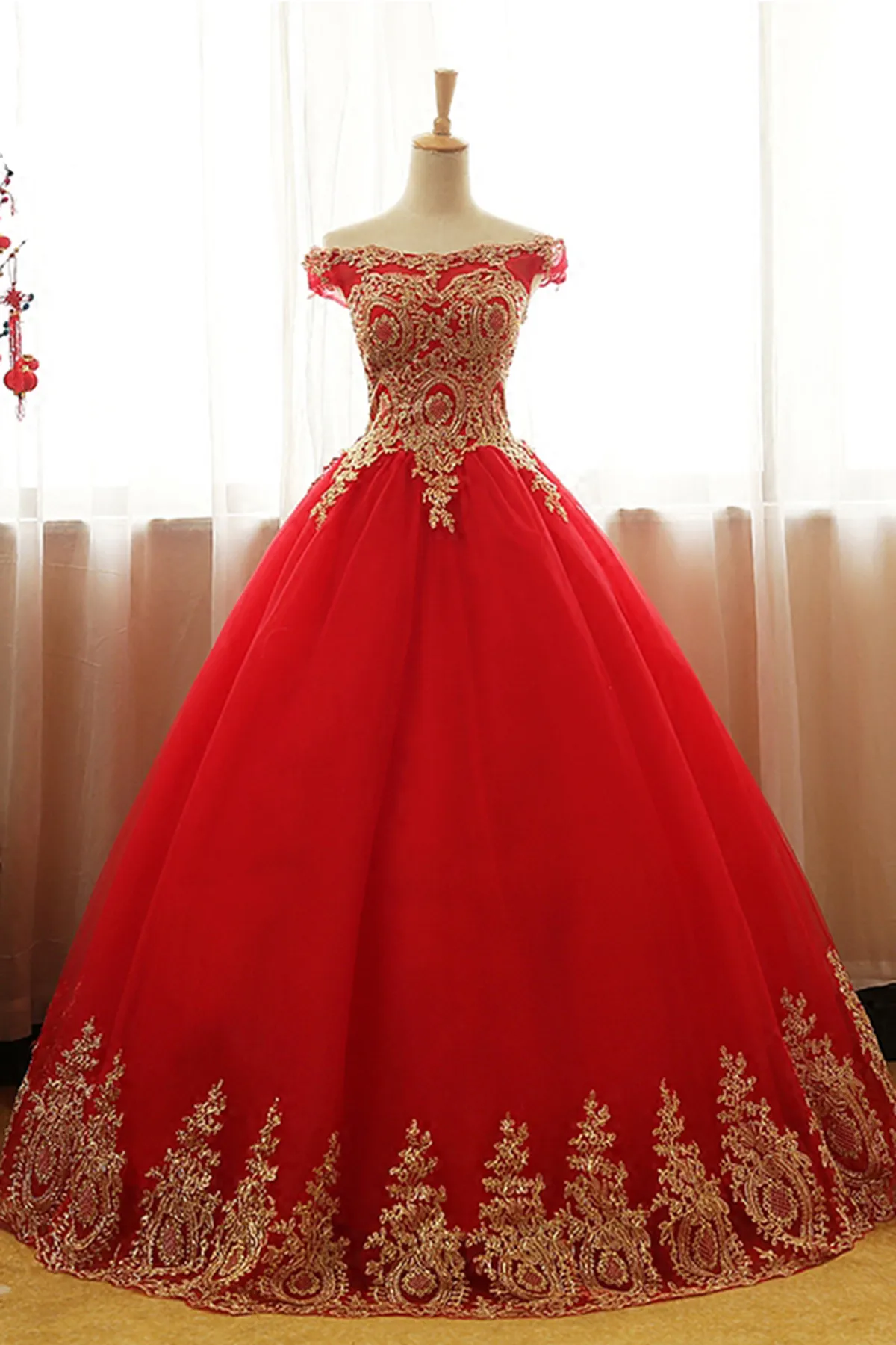 Off the Shoulder Red Quinceanera Dress with Gold Appliques Sweet 15 16 Birthday Party Dress