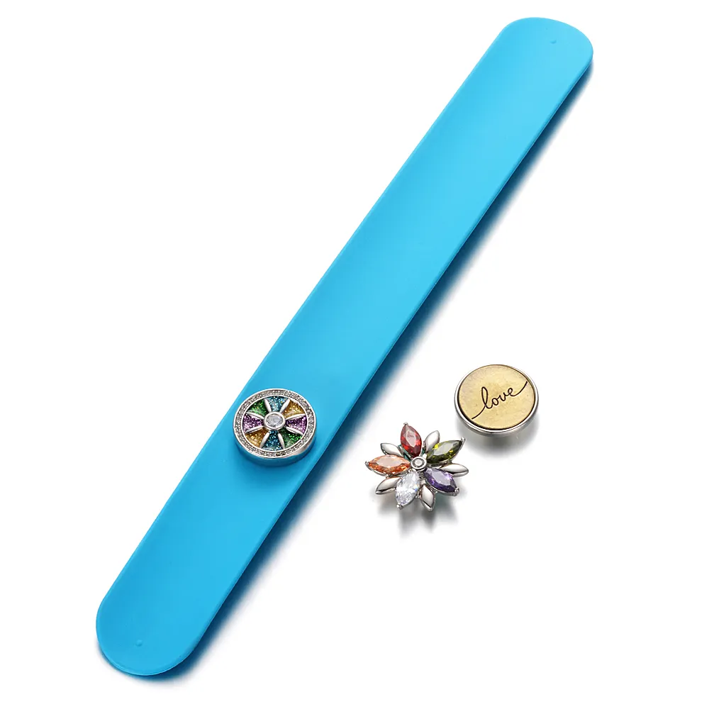 10 st mycket färgglad silikon smäll armband passar 18mm diy snaps knapp smycken snap charms armband för vuxna barn nn-7223266