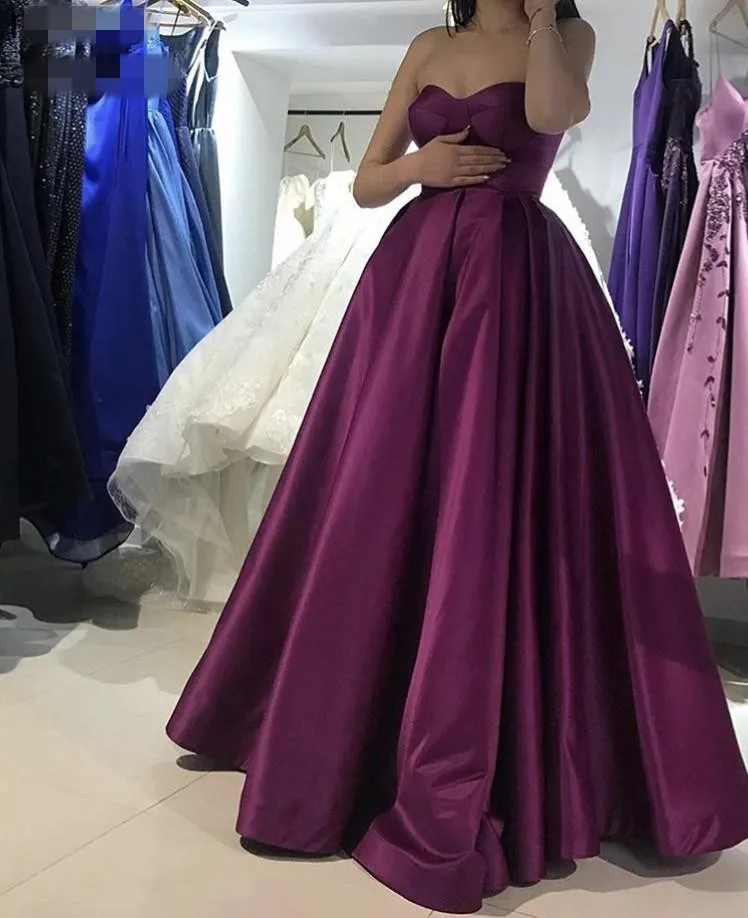 Ciemny Purpurowy A-Line Satin Prom Dresses Długość podłogi Zipper Back Tube Top Fioletowe Druhna Dresses Długie Vestidos Royal Azul Suknie Wieczorowe