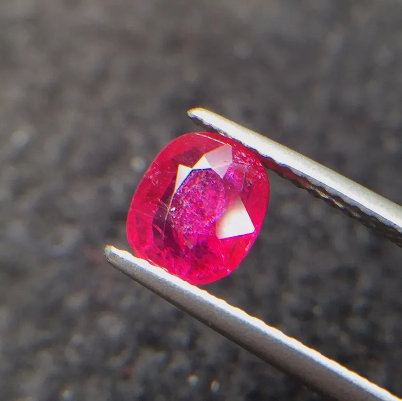 Gevşek Değerli Taşlar CQT Sertifikalı 1.19ct Dikkatli Oval Kesim Doğal Ruby Gems Rubi Taşlar