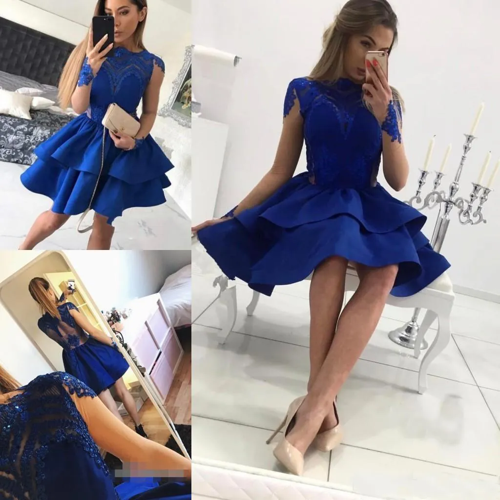 Royal Blue Homecoming Dresses Short High School Junior Prom Klänningar Satin Jewel Neck Långärmad Party Cocktail Klänningar