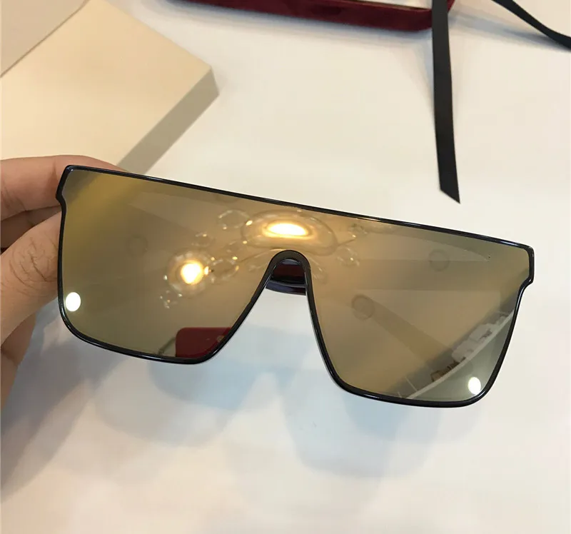 Venta al por mayor-Gafas de sol Diseñador de la marca 0268 Moda Marco grande Gafas de placa Diseño de lentes siameses Estilo de vanguardia Protección UV400 con caja