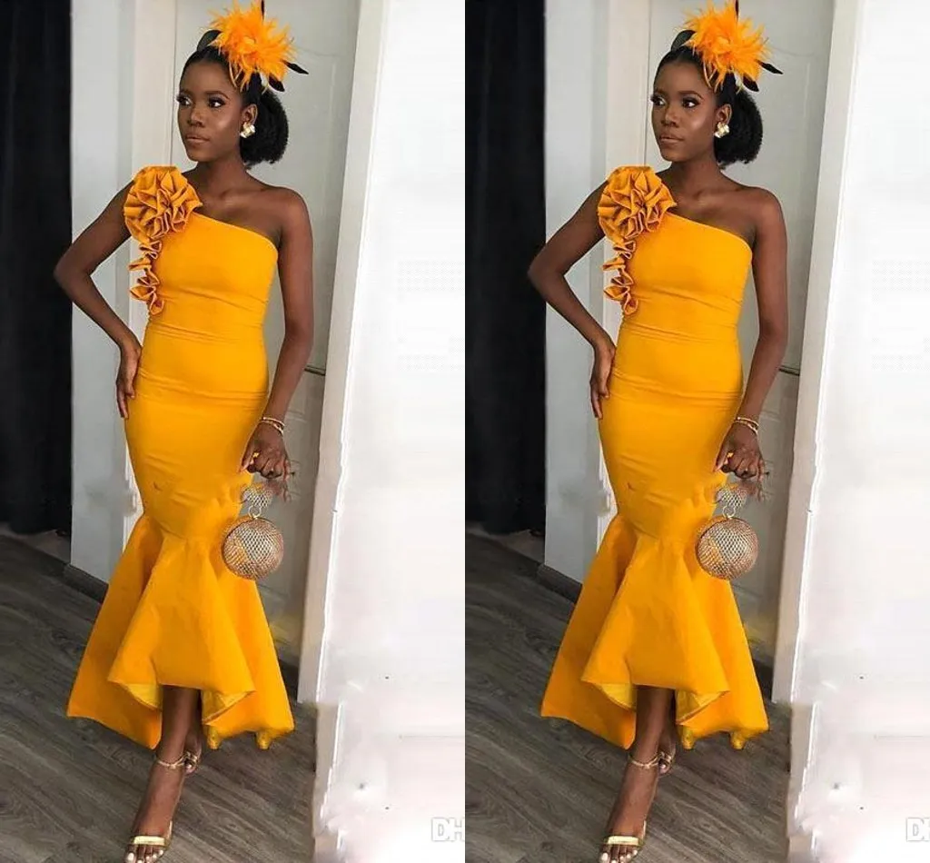 Afrika Ucuz Basit Sarı Kılıf Kokteyl Parti Elbiseler Bir Omuz El Yapımı Çiçekler Kısa Gelinlik Modelleri Robes de Soirée Akşam Giyim