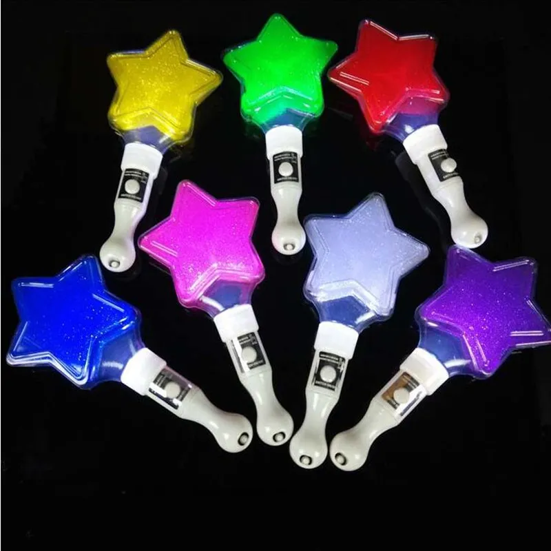 Bastone lampeggiante creativo a stella a cinque punte Bastoncini luminosi per cartoni animati Illuminazione a LED Giocattoli per bambini Forniture per concerti per feste di Natale