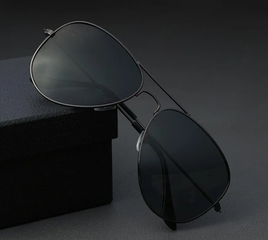 Fashion Men Lunettes de soleil Pilote de châssis noir 62 mm Designer Femmes Eyewear Classic UV400 Shades rétro Driving Sun Grasses avec étuis