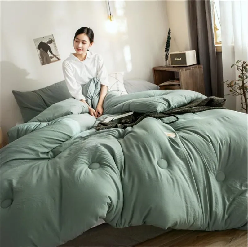 Autumn Winter quilt comforter Solid color blanket duvet filling cotton cover Bedding plume quilt single size Comforters 150x200cm