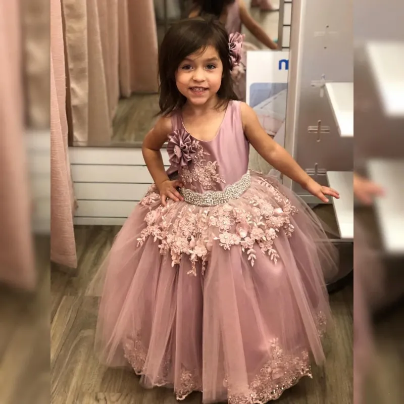 2019 Cute Ball Suknia Kwiat Dziewczyny Sukienki Klejnot Neck Dzieci Urodziny Princess Dresses 3D Aplikacje Wielopoziomowe suknie