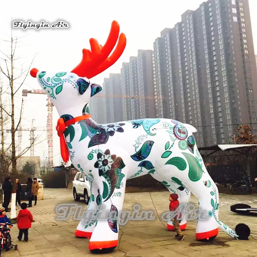 Grand modèle de renne d'hiver gonflable 5m Sculpture de cerf Sika soufflé à l'air blanc pour la décoration de Noël en plein air
