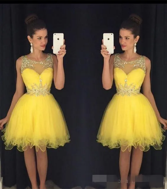 Vert menthe pure cou robes de soirée courte perlée cristal tulle jaune vif queue robes de soirée une ligne Graduation vêtements de cérémonie