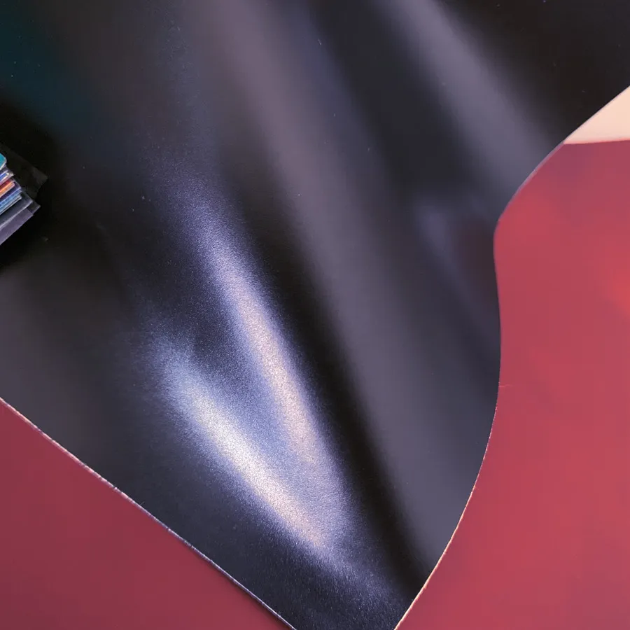 Film adhésif Covering noir mat pour covering automobile et cover