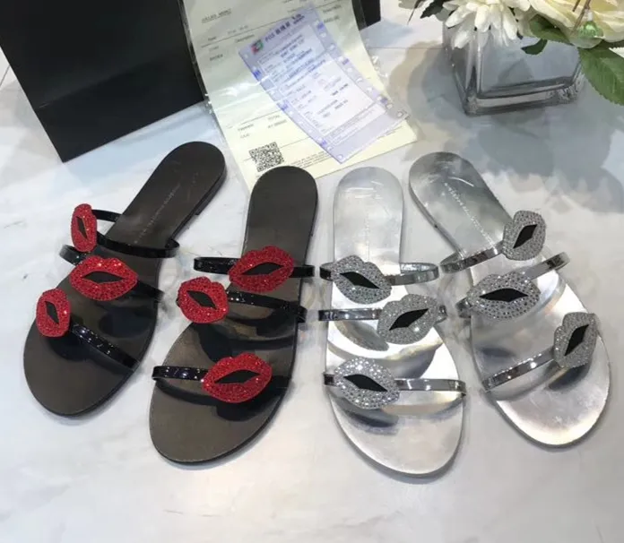 Sıcak Satış-Moda Lüks Kadın Patent Deri Terlik Kristal Dudaklar Kalp Flats Maşa De Designer Sandalet Sliders Hausschuhe