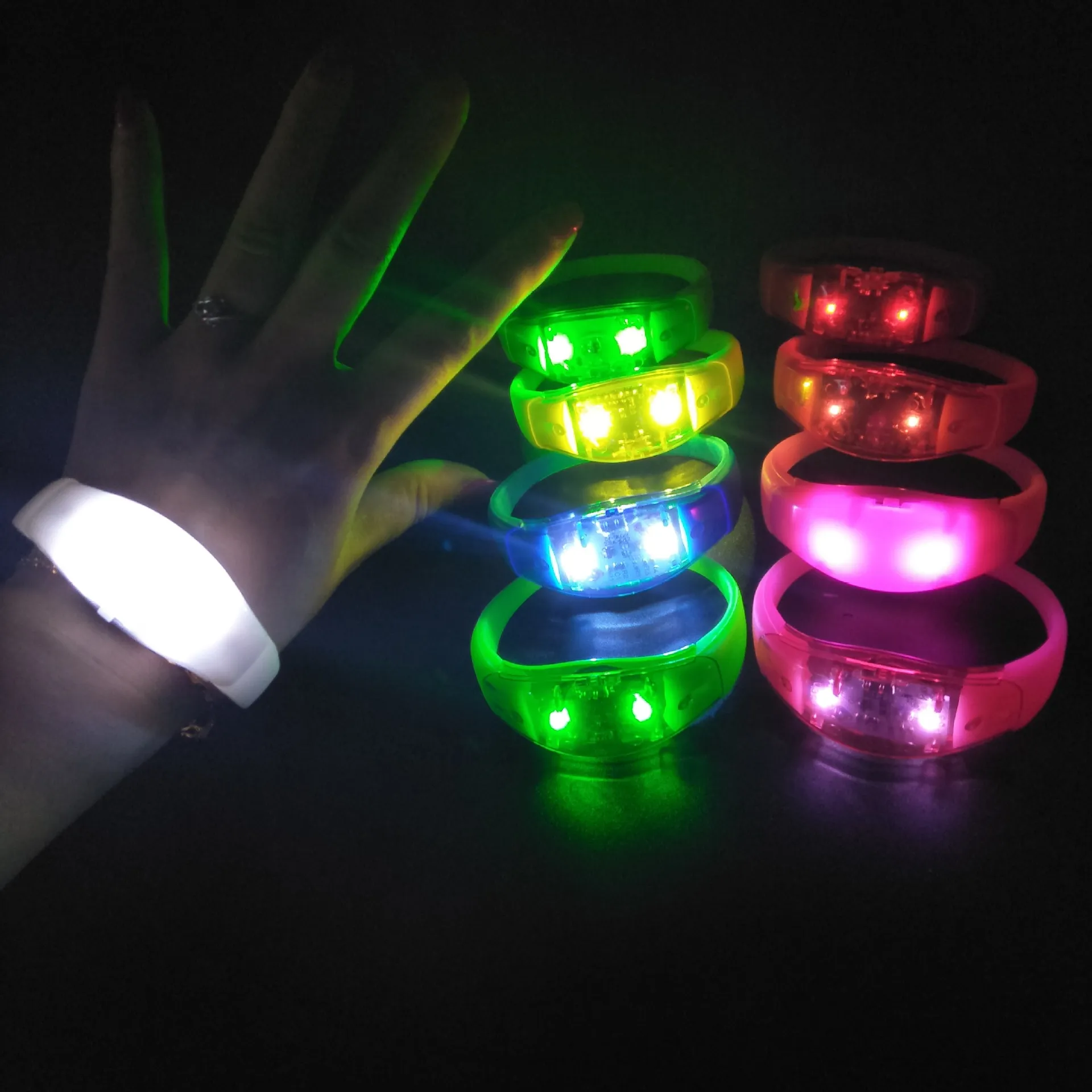 Amazon.com: Glow Fever Glowsticks Bulk 1200pcs Party Pack includes 600 8