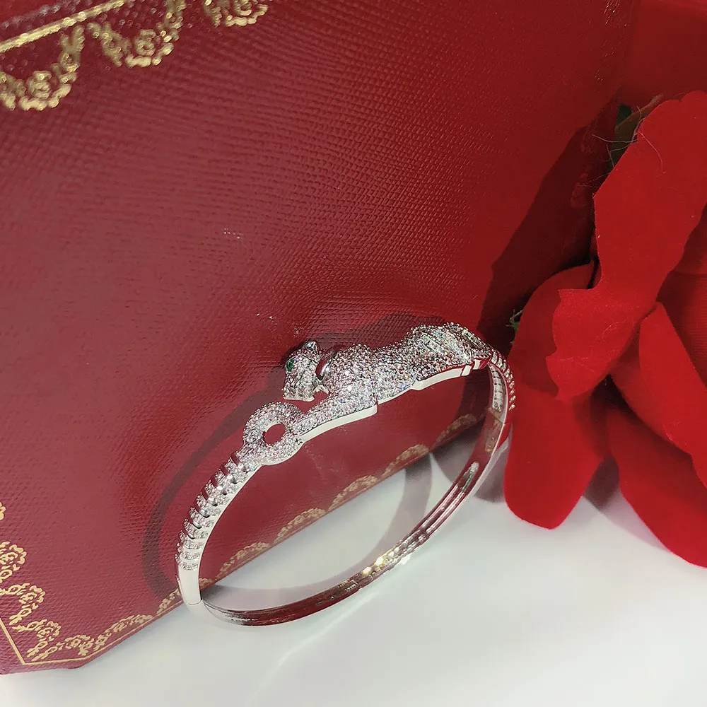 Full Diamond Personality domineering Women`s Bracelet Hot Seiko Luxurious Dance Bracelet Giving gifts Leopard bracelets
