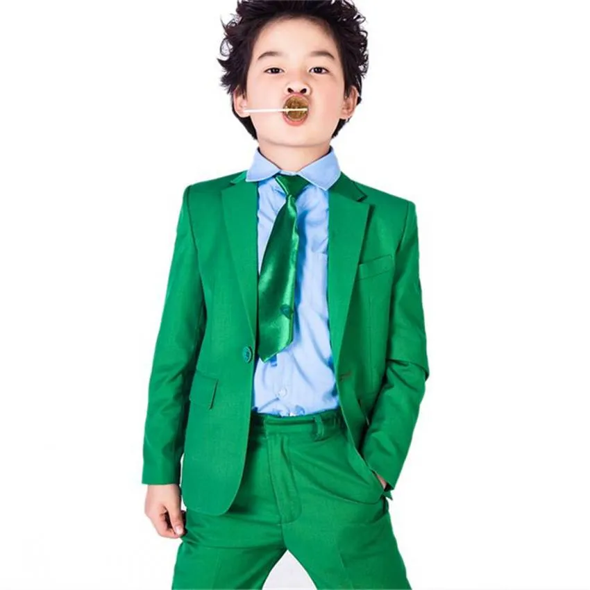 Stiliga gröna pojkar tuxedos slim passar barn kostym barn födelsedag prom party set (jacka + byxor + båge slips + näsduk) d74