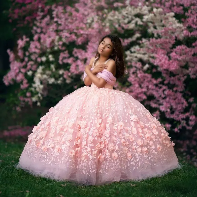 Różowy Zroszony Little Girls Pageant Dresses Ball Suknia 3D Appliqued Flower Girl Dress For Wedding Tulle First Off Ramię Suknie Komunia Świętego