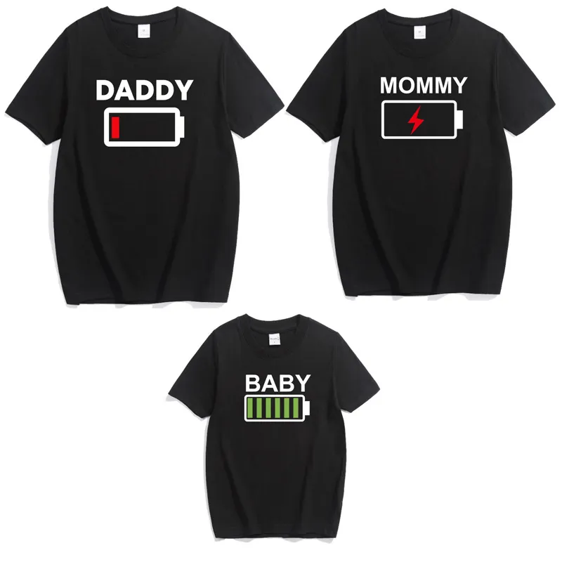 Vestiti abbinati in famiglia Look Autfit batteria divertente papà Mom Girl T-shirt per papà mamma me baby boy