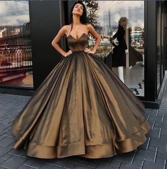 Expensive Chocolate Quinceanera Dresses Sweetheart Sweet 16 Dress Ball Gowns Crystal Pearls Beaded Prom Dress 8th Grade Vestido De Novia