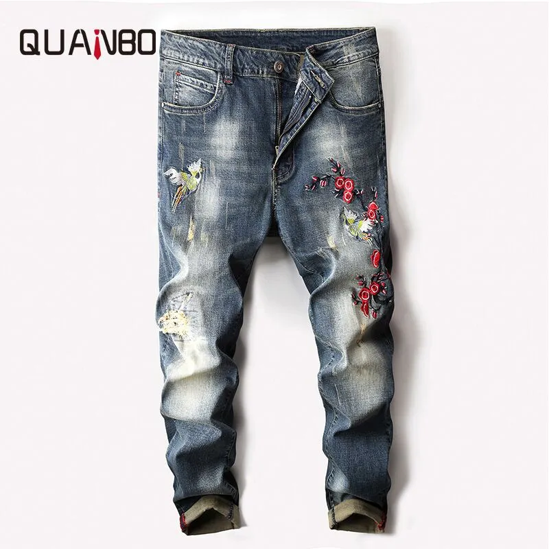 Marca de estilo chino bordado jeans masculinos salvaje pequeño agujero jeans plum estampado Pantalones cuatro temporadas bordados pantalones delgados de los hombres