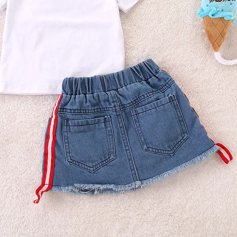 Ensembles de vêtements pour bébé fille imprimés roses t-shirt à manches courtes en coton avec jupe en deux pièces en jean déchiré ensemble tenues d'été décontractées 1905234703418