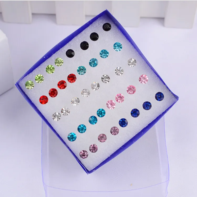 20 paires de boucles d'oreilles coréennes en boîte Les hommes et les femmes colorent les boucles d'oreilles en diamant anti-allergiques en plastique pour envoyer des bouchons d'oreille