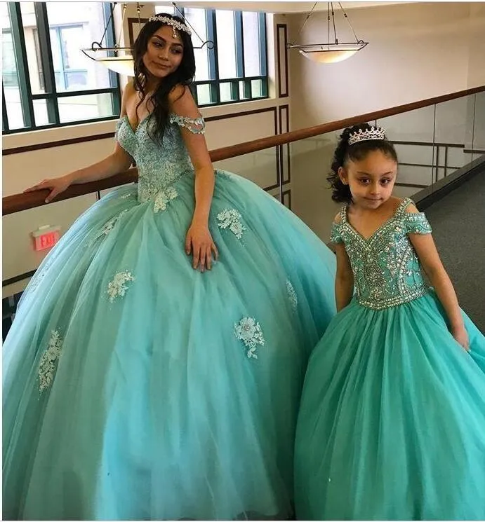 Mint Green Ball QuinCeanera Dresses 2020 Off The Shoulder Lace Applique Pärled Custom Made Sweet 15 16 Birthday Party Evening Gown