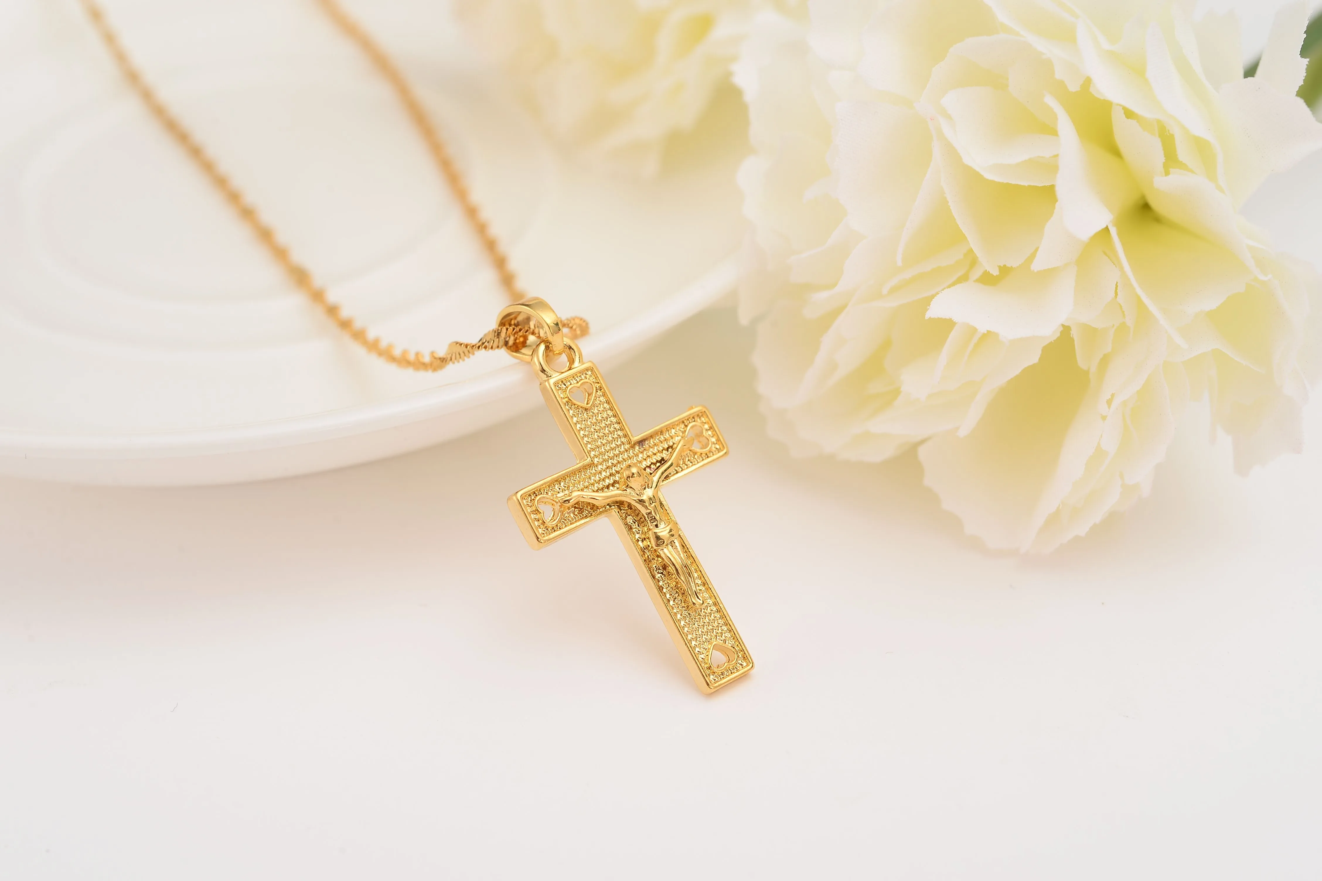 Men 24 k Solid Gold GF Cross Necklaces Whole Crucifix Pendant Women Jewelry Fashion Jesus Decoration Dress288J