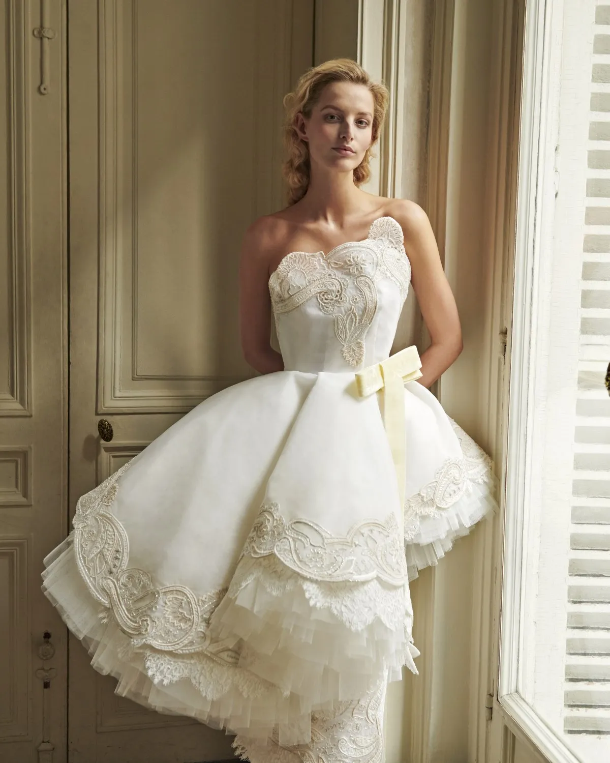 chinese dress ladies Vintage Strapless Ivory 3D Rose Wedding Dress Lace Embellished Ruffled   DSProm