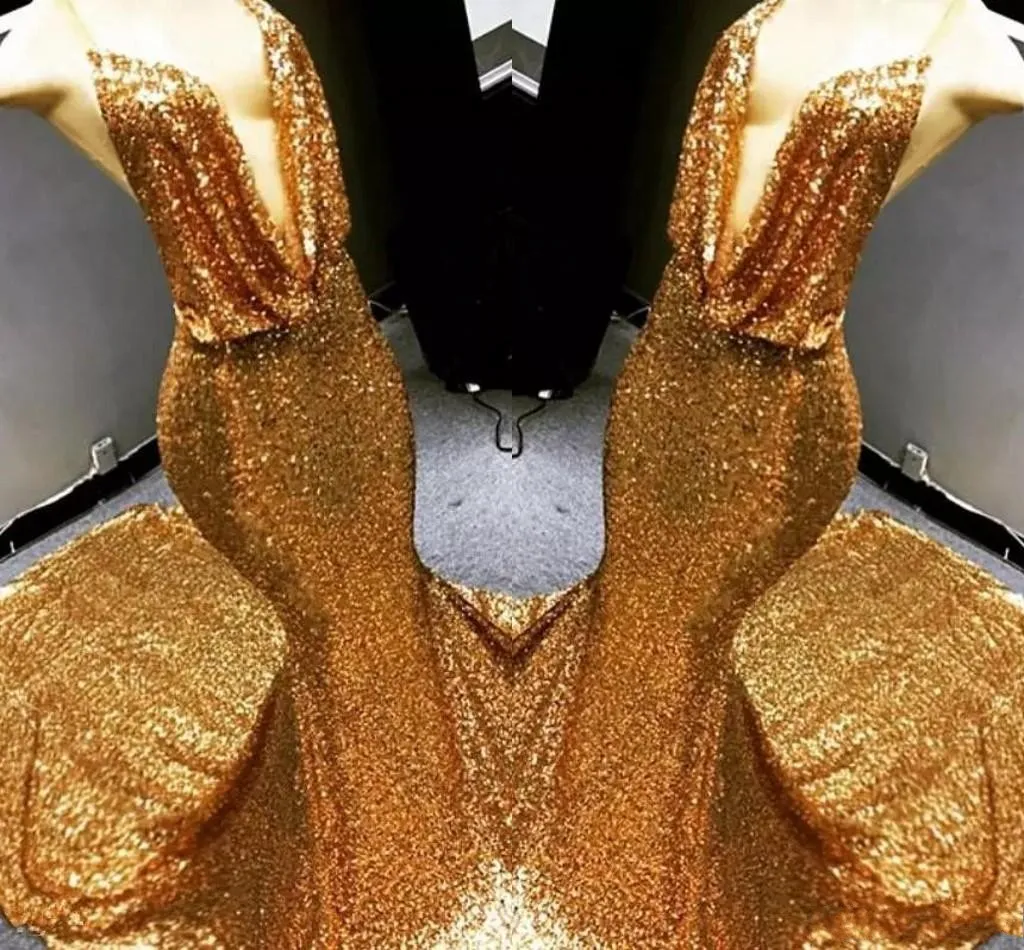 2020 Nowy Sexy Gold Cekinowe Koronki Syrenki Prom Dresses Głębokie V Neck Bez Rękawów Backless Sweep Pociąg Formalne Dubai Wieczorowe Nosić Suknie Party