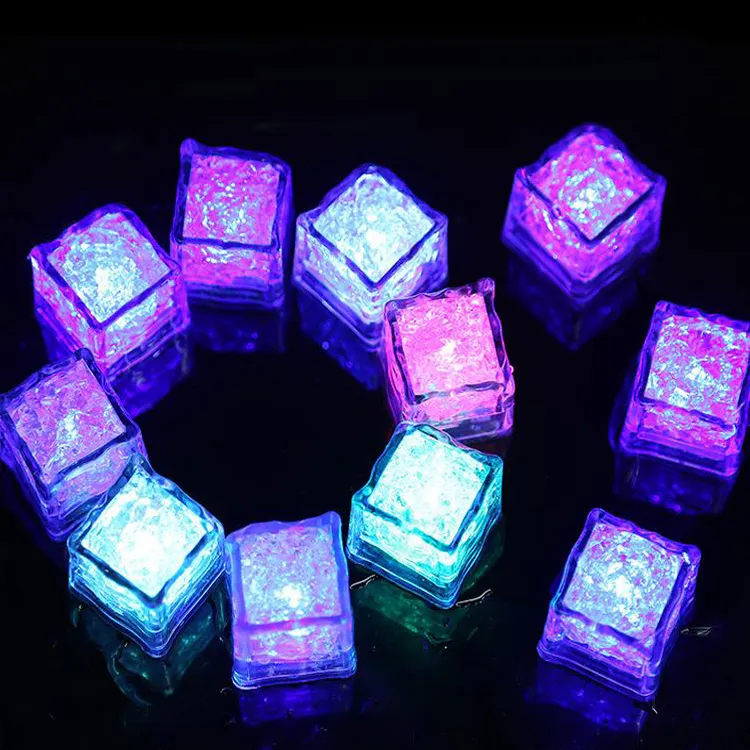LED أضواء حزب لايت مكعبات متعددة الألوان تضيء الصمام وامض مكعبات الثلج السائل الاستشعار النشطة أضواء الليل ل ديكور الزفاف عيد الميلاد