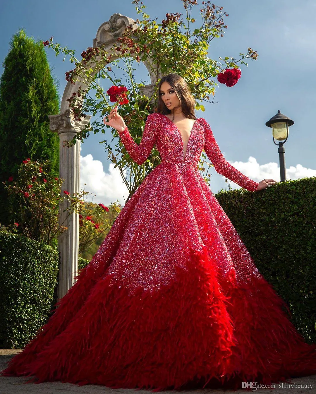 Arabic Sparkly Prom Dresses Deep V Neck Sequins Beads Luxury Feathers Long Sleeves Evening Gowns Backless Formal Occasion Dress